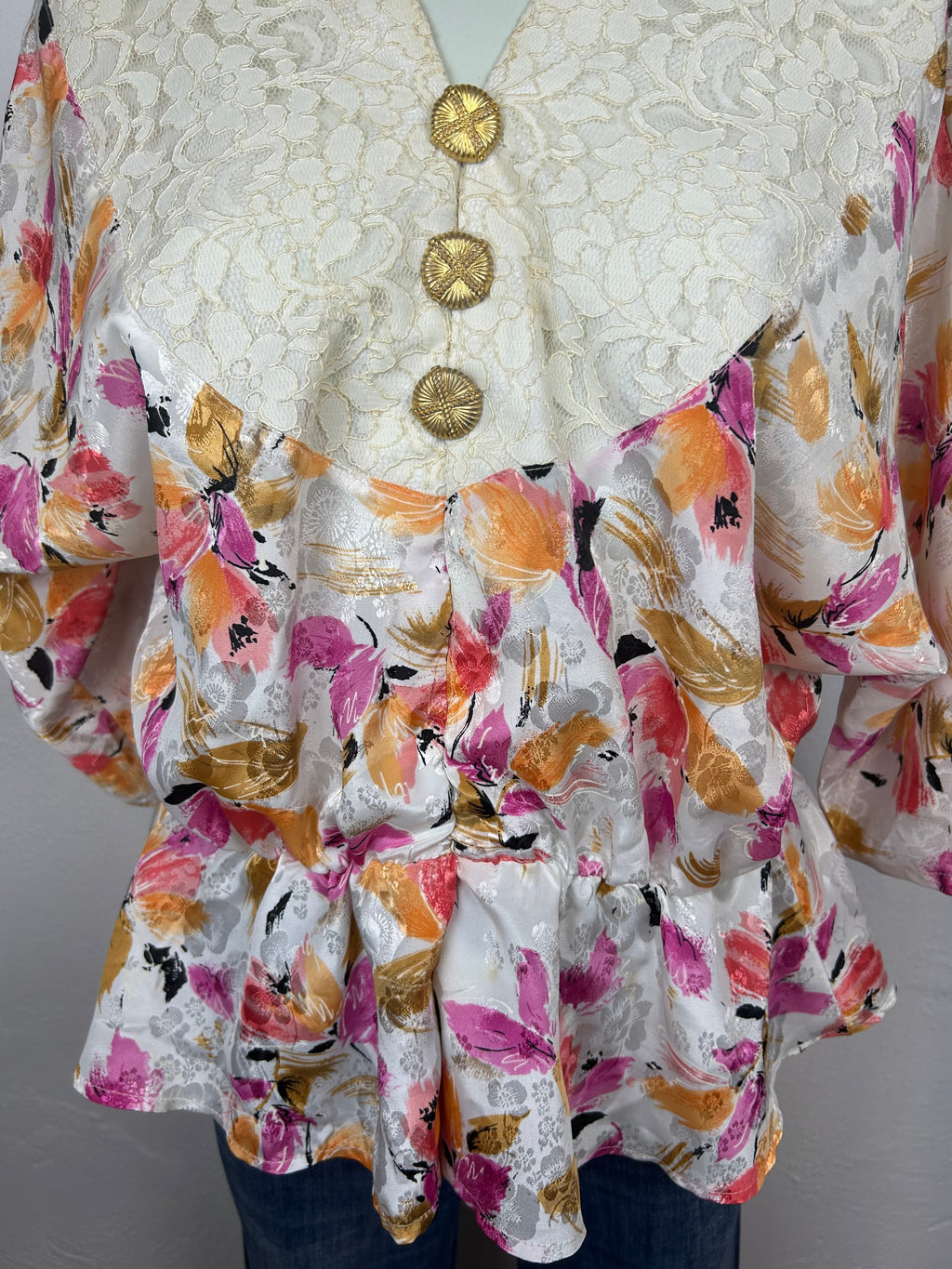 Vintage Floral Peplum Μπλούζα | Κρεμ & Φλοράλ Prints | Χρυσά Κουμπιά