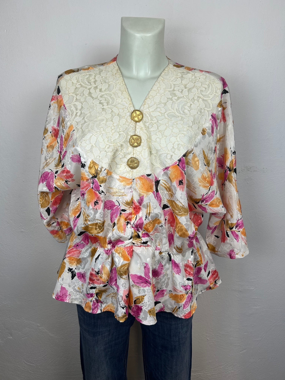 Vintage Floral Peplum Μπλούζα | Κρεμ & Φλοράλ Prints | Χρυσά Κουμπιά