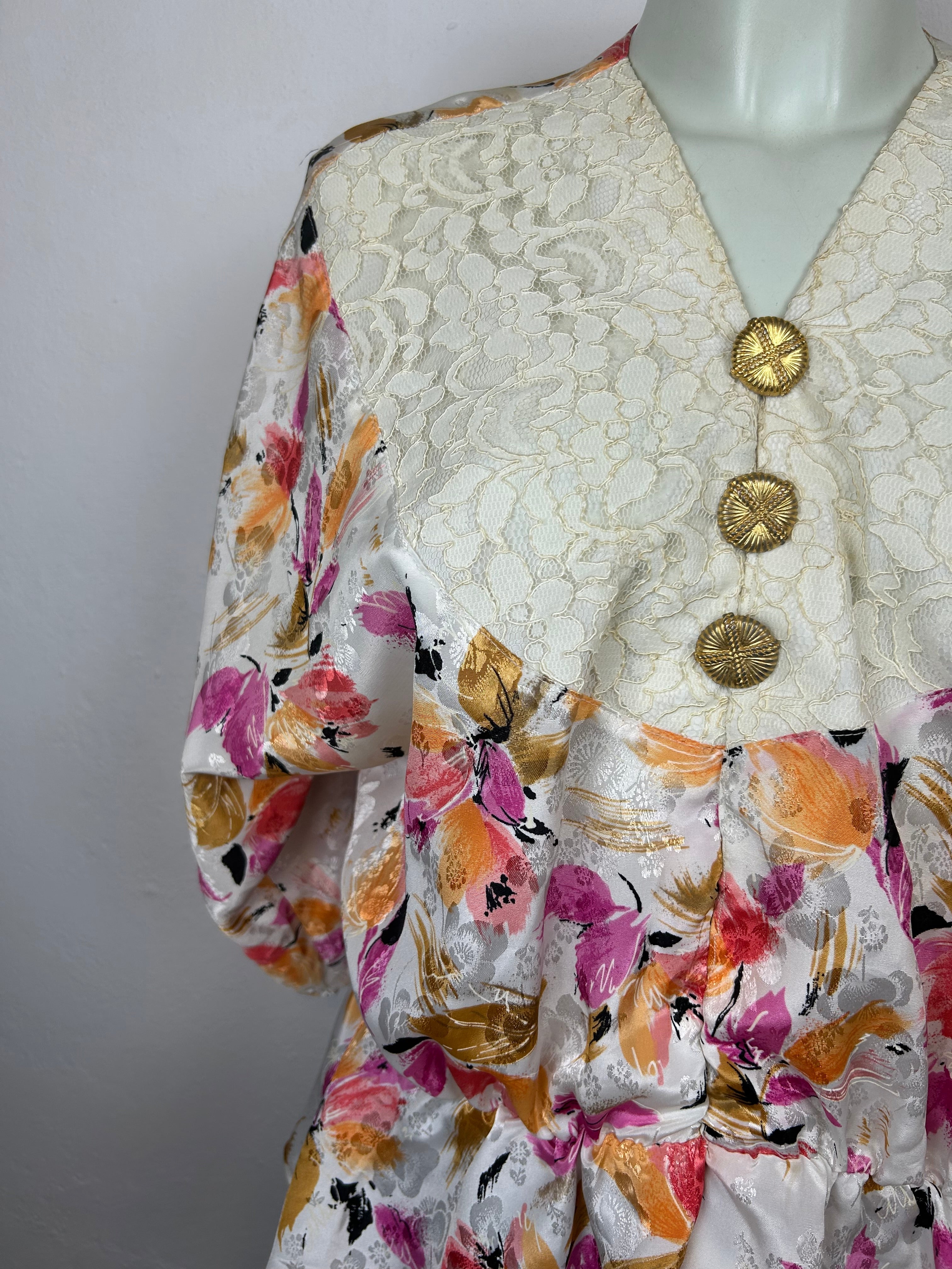 Vintage Floral Peplum Μπλούζα | Κρεμ & Φλοράλ Prints | Χρυσά Κουμπιά