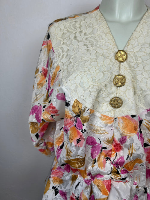 Vintage Floral Peplum Μπλούζα | Κρεμ & Φλοράλ Prints | Χρυσά Κουμπιά