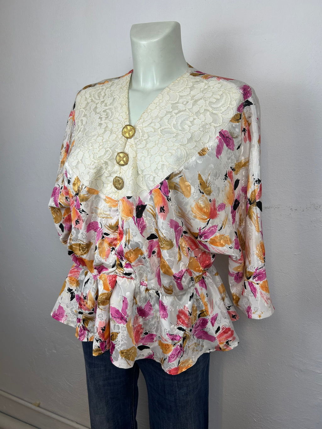 Vintage Floral Peplum Μπλούζα | Κρεμ & Φλοράλ Prints | Χρυσά Κουμπιά