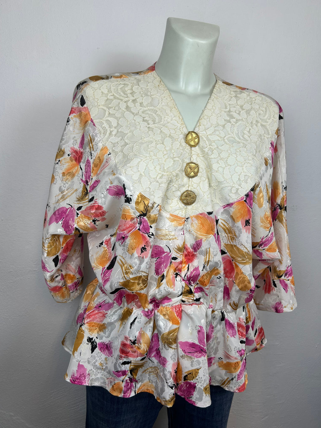 Vintage Floral Peplum Μπλούζα | Κρεμ & Φλοράλ Prints | Χρυσά Κουμπιά