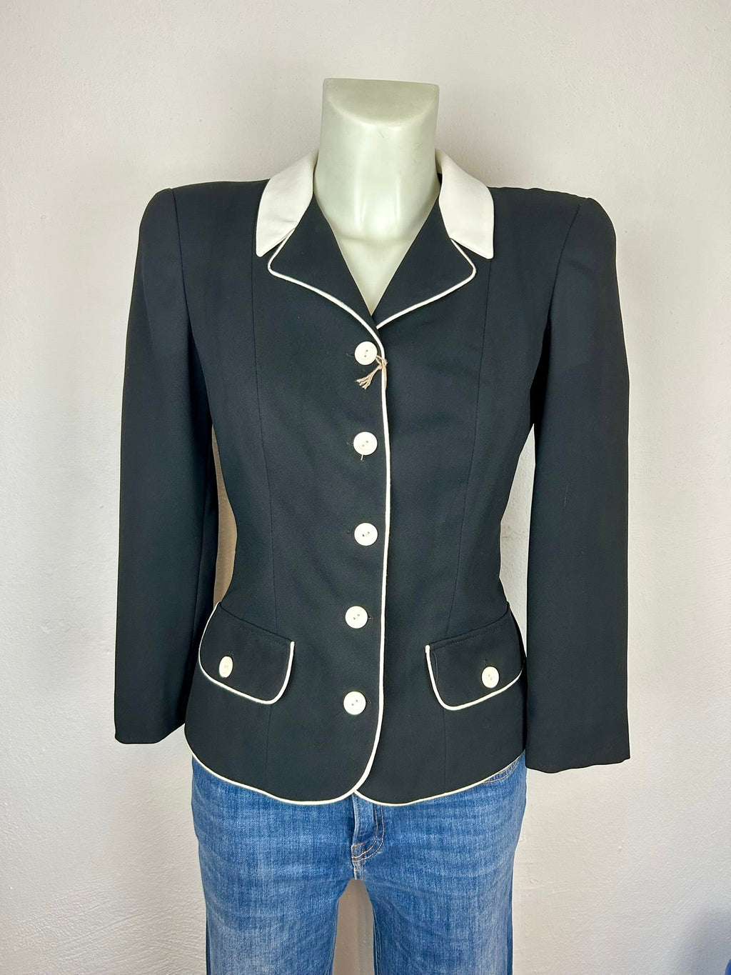 Vintage Navy Blazer - μπροστά ολόσωμο