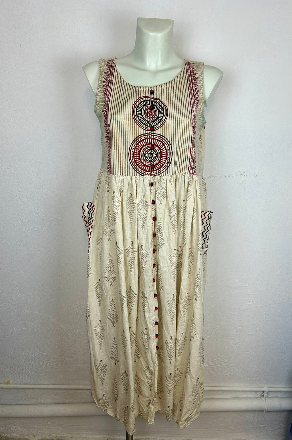 Vintage boho maxi φόρεμα - μπροστινή όψη σε μανεκέν 2