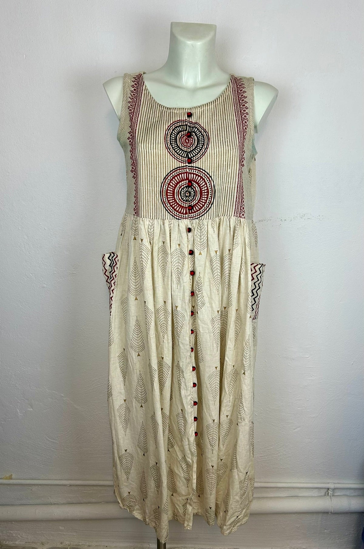Vintage boho maxi φόρεμα - μπροστινή όψη σε μανεκέν 2