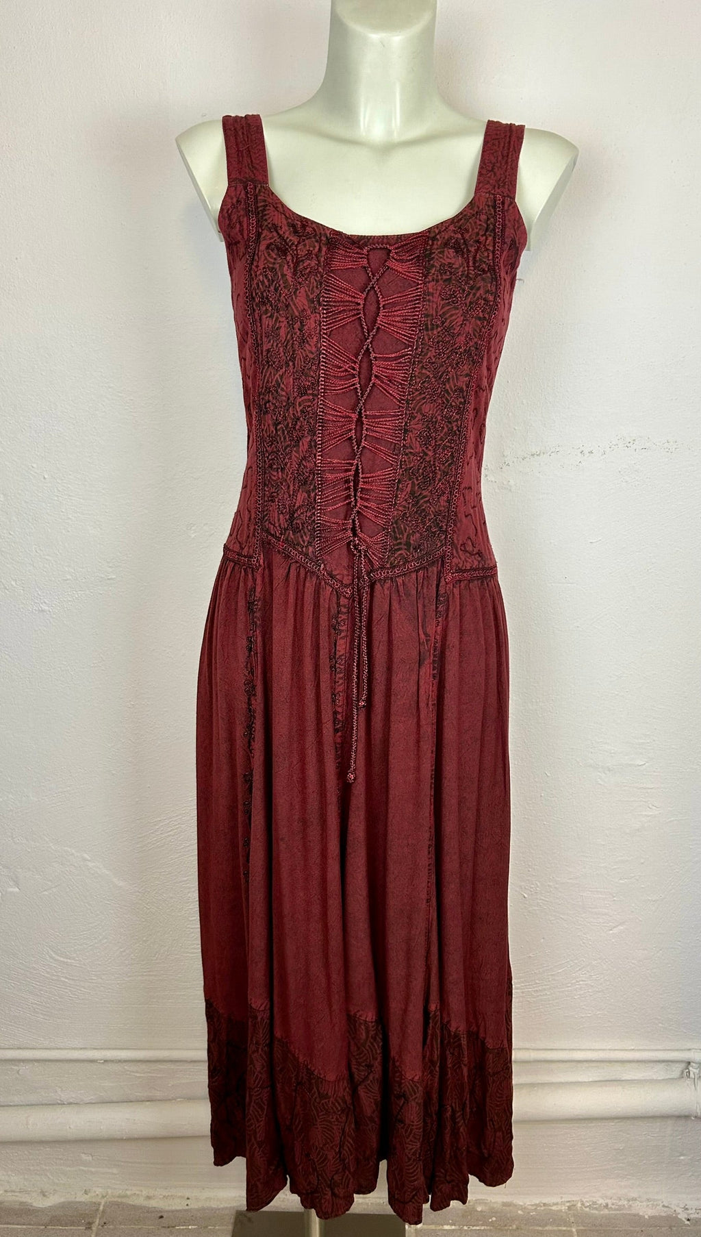 Vintage bordeaux midi φόρεμα - συνολική μπροστινή όψη σε μανεκέν