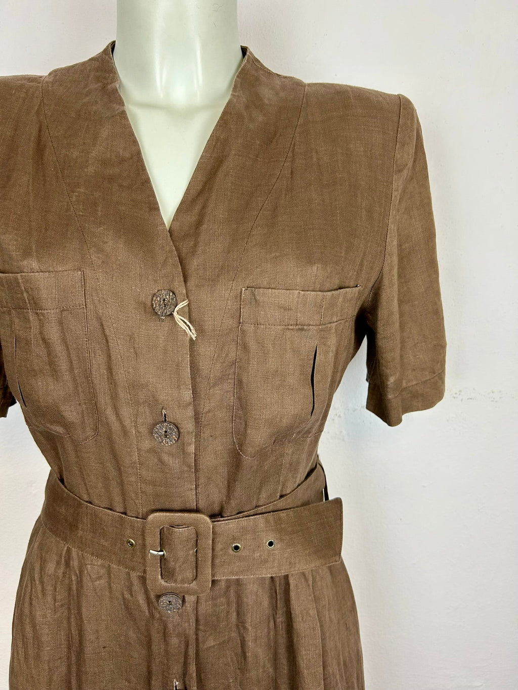 Vintage λινό safari midi φόρεμα - λεπτομέρεια ζώνης και κουμπιών