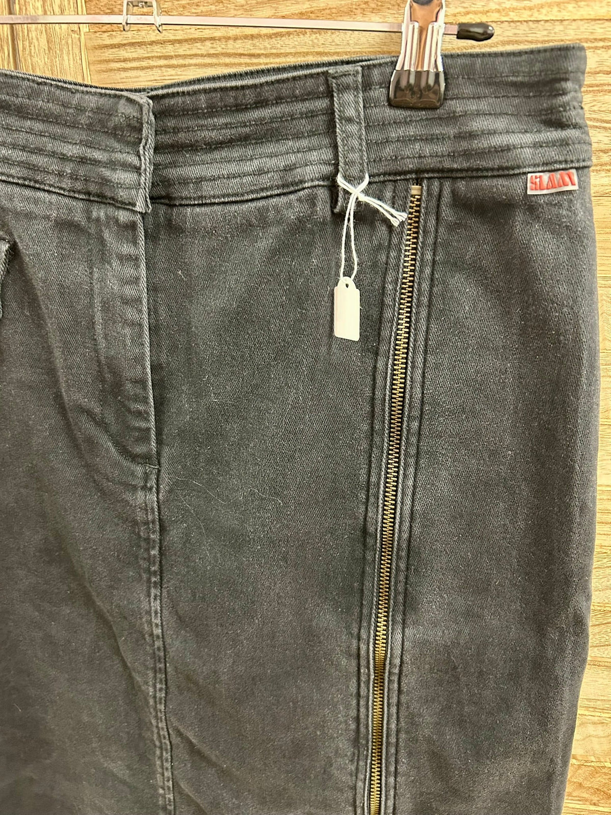 Vintage Slaxy washed black denim mini φούστα - λεπτομέρεια φερμουάρ και logo Slaxy