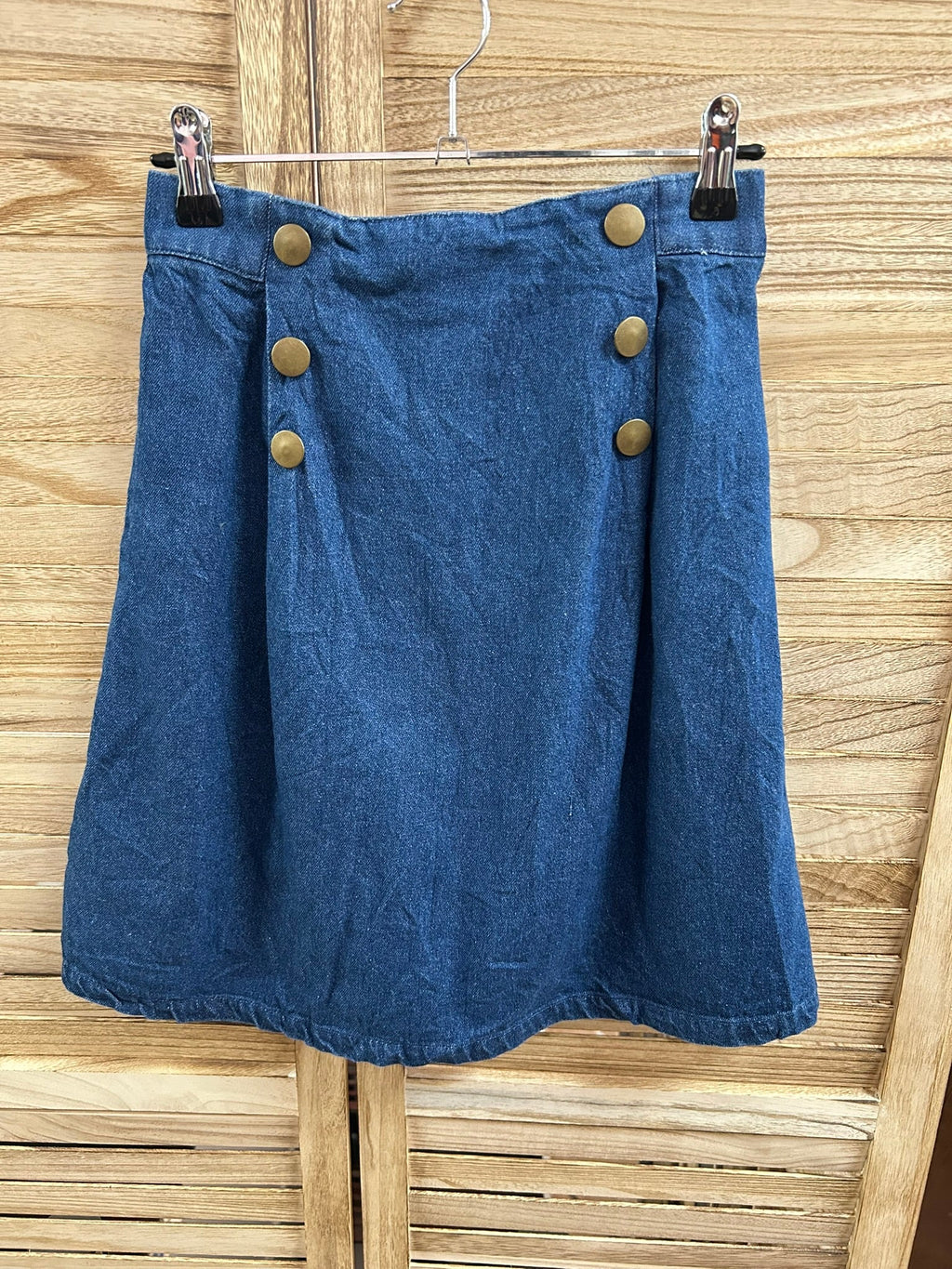 Vintage blue denim mini φούστα με χρυσά sailor κουμπιά - μπροστινή όψη