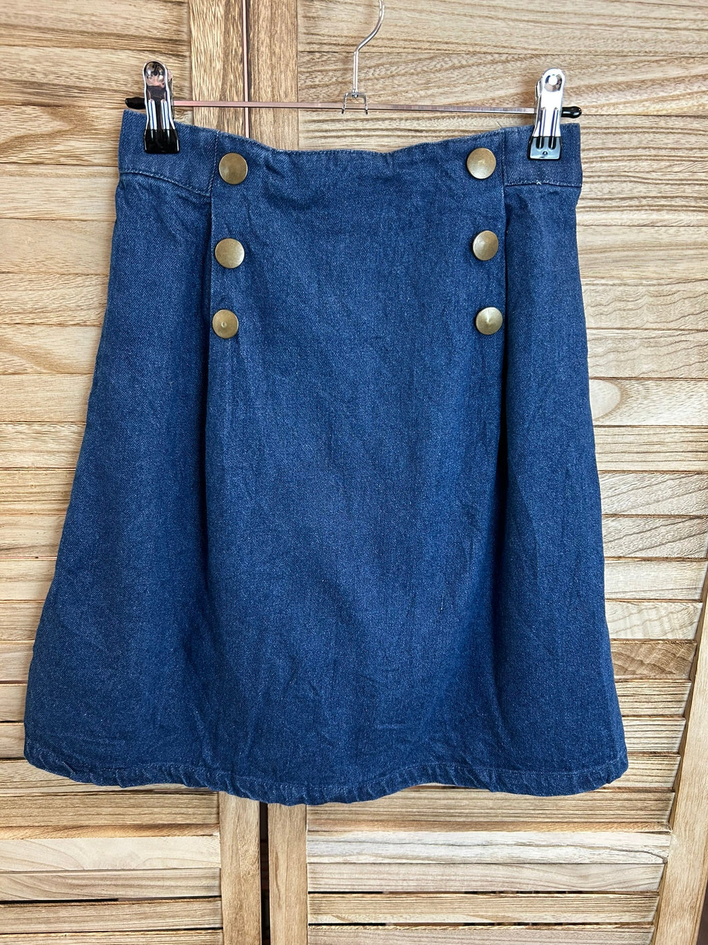 Vintage blue denim mini φούστα με χρυσά sailor κουμπιά - συνολική όψη