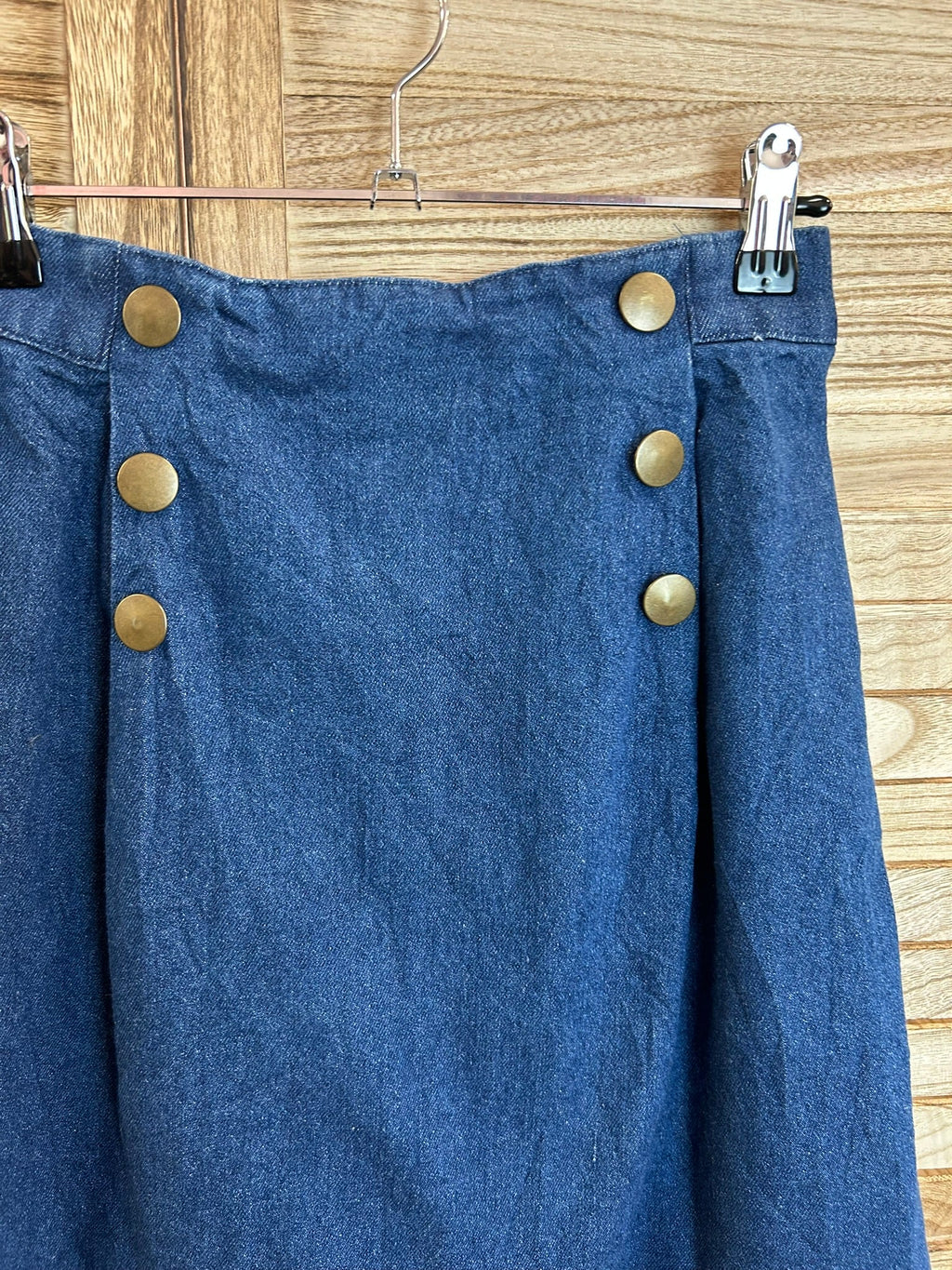 Vintage blue denim mini φούστα - λεπτομέρεια διπλής σειράς κουμπιών