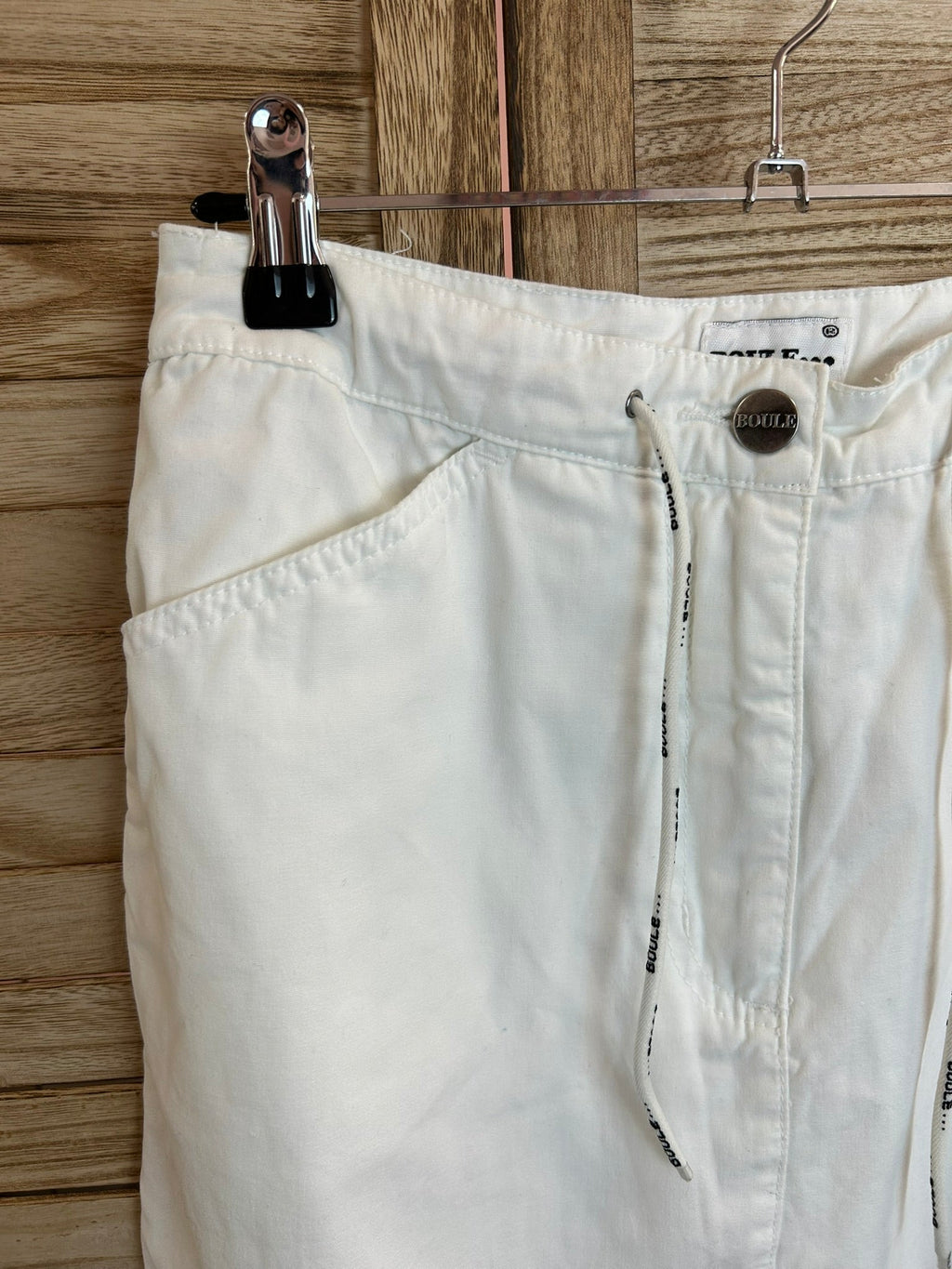 Boule mini φούστα - λεπτομέρεια ζώνης με snap button και logo κορδόνι