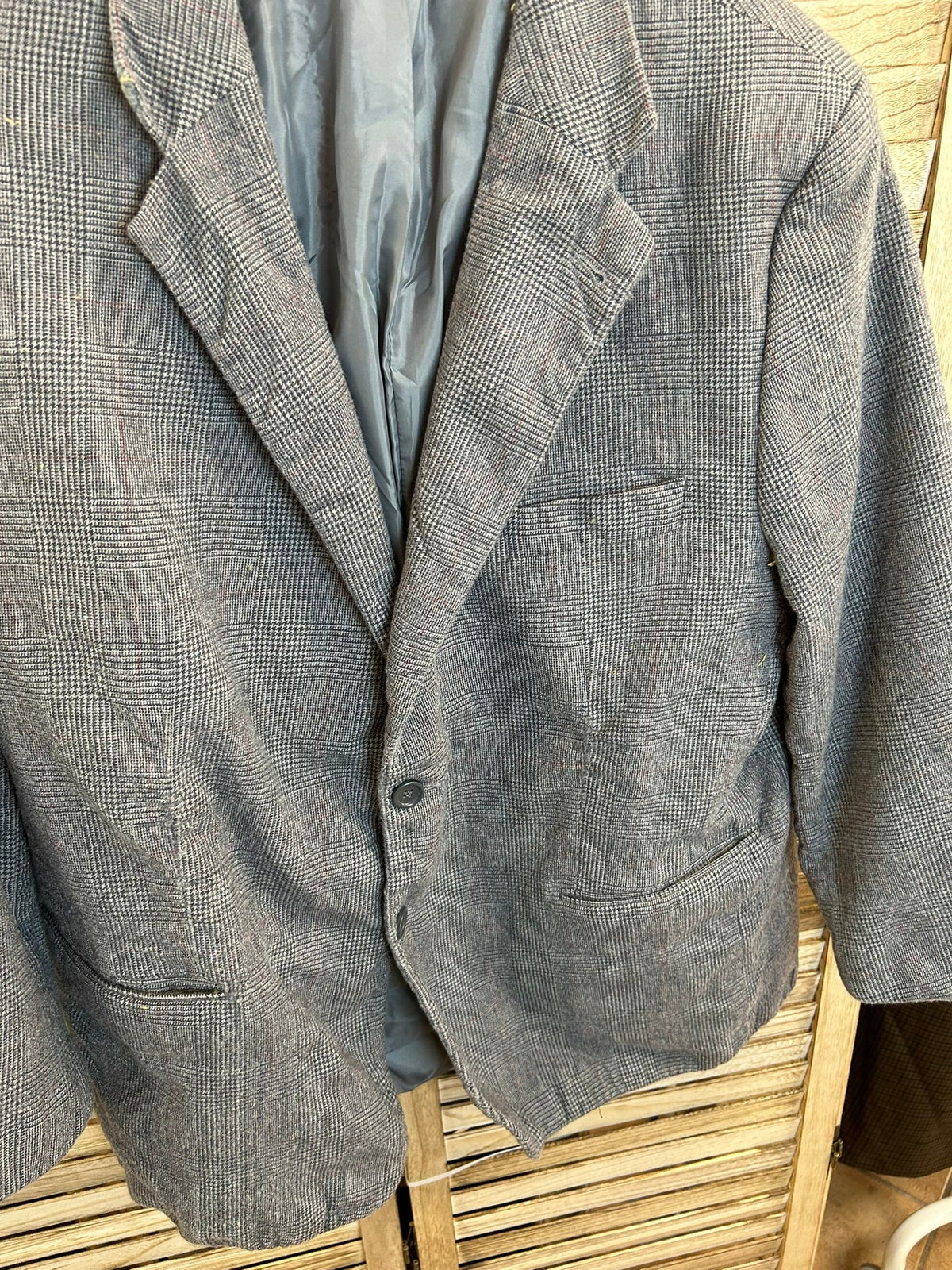 Vintage γκρι plaid blazer - κοντινό κουμπιών και τσέπης