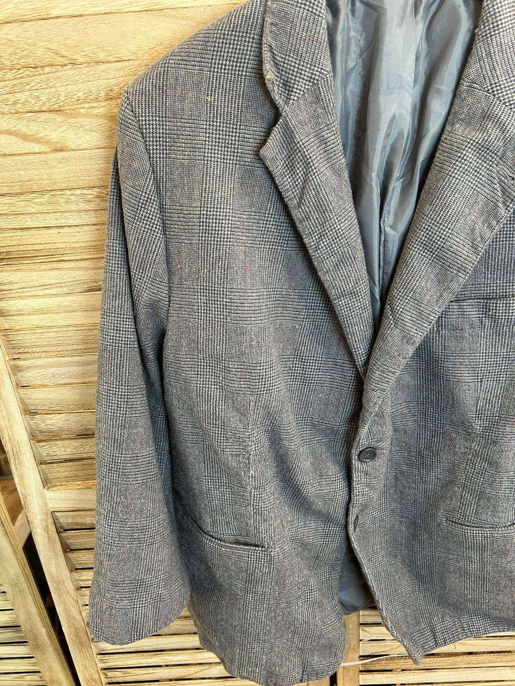 Vintage γκρι plaid blazer - λεπτομέρεια γιακά και ώμου