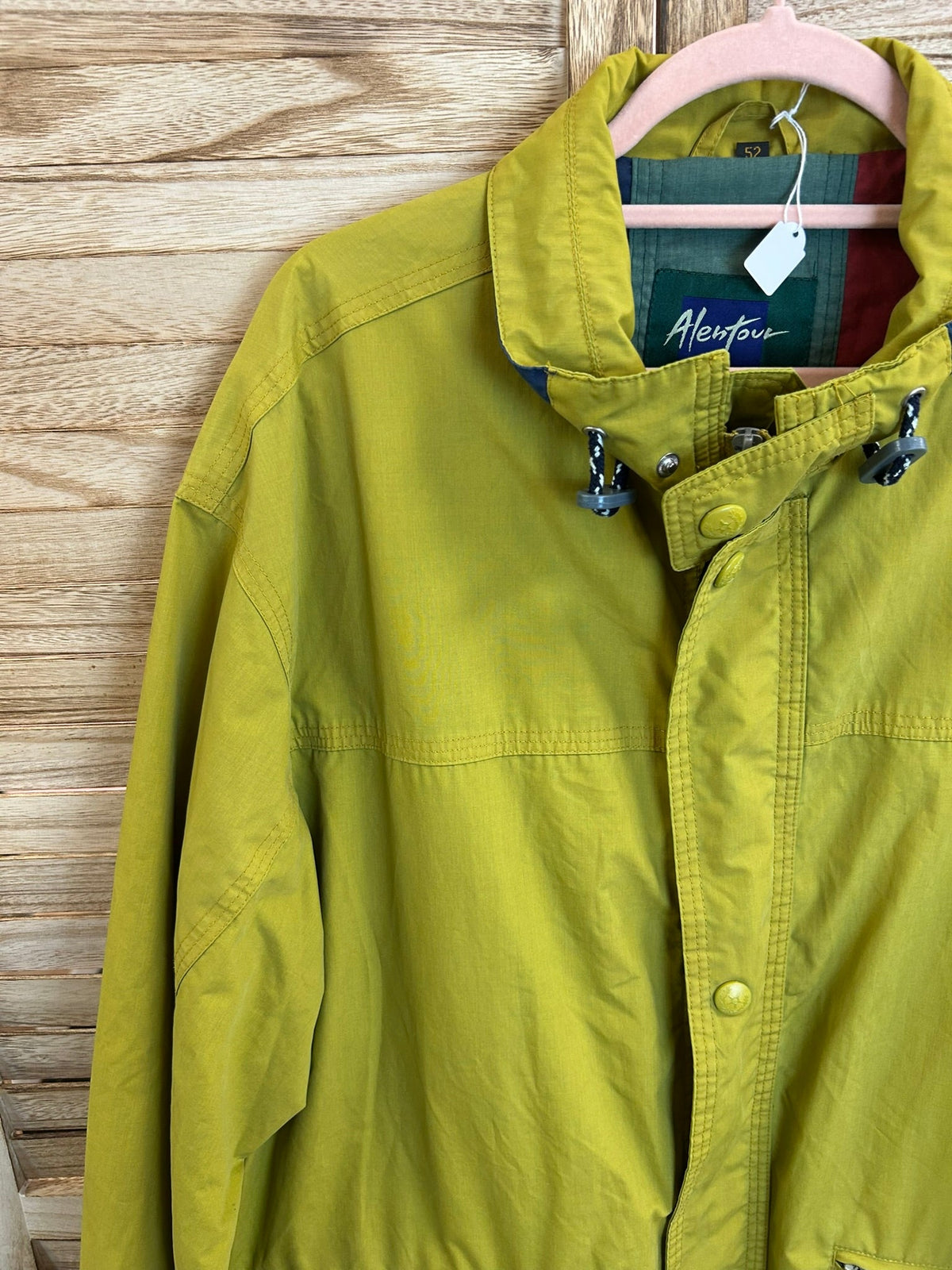 Alentour sailing jacket - λεπτομέρεια γιακά και ετικέτας