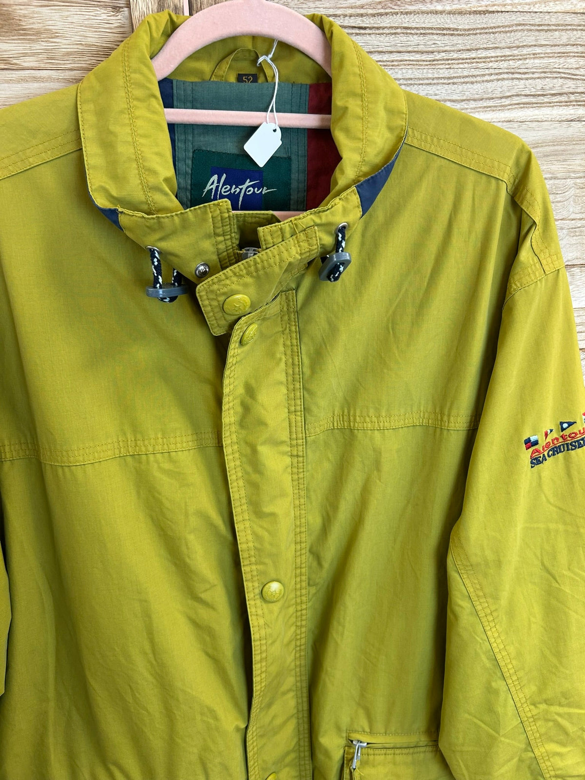 Alentour sailing jacket - draw cord και logo κοντινό