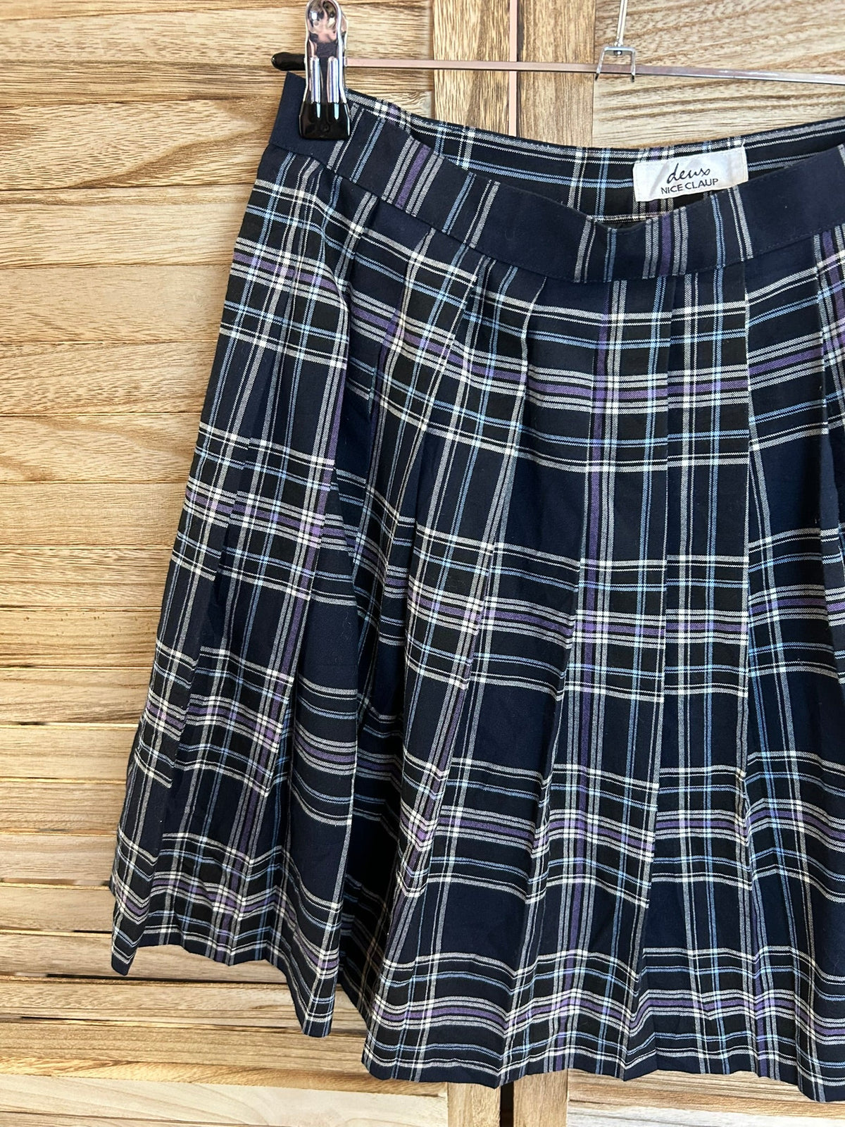 Vintage navy καρό pleated φούστα - λεπτομέρεια μέσης και brand