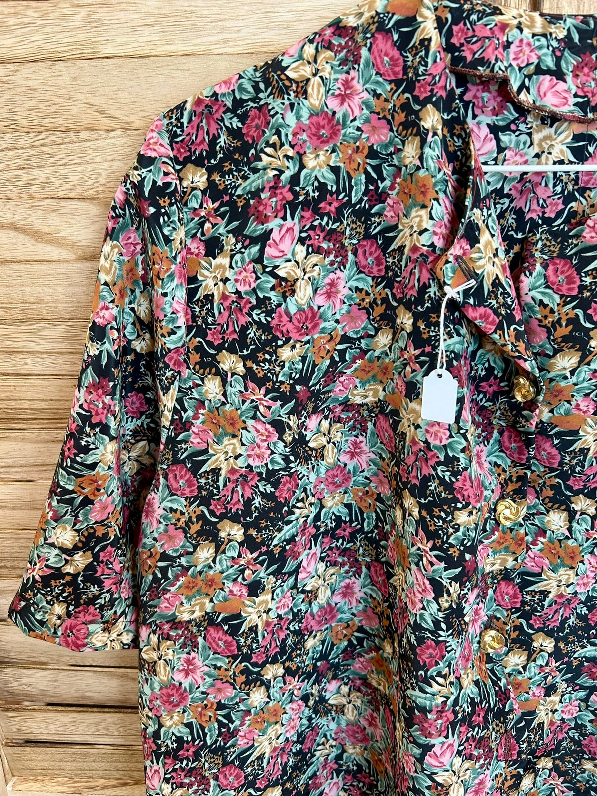 Vintage floral πουκάμισο μαύρο — μπροστινή όψη κοντό