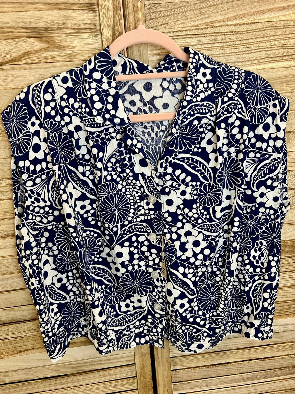 Vintage navy floral μπλούζα — ολόσωμη όψη ανοιχτή