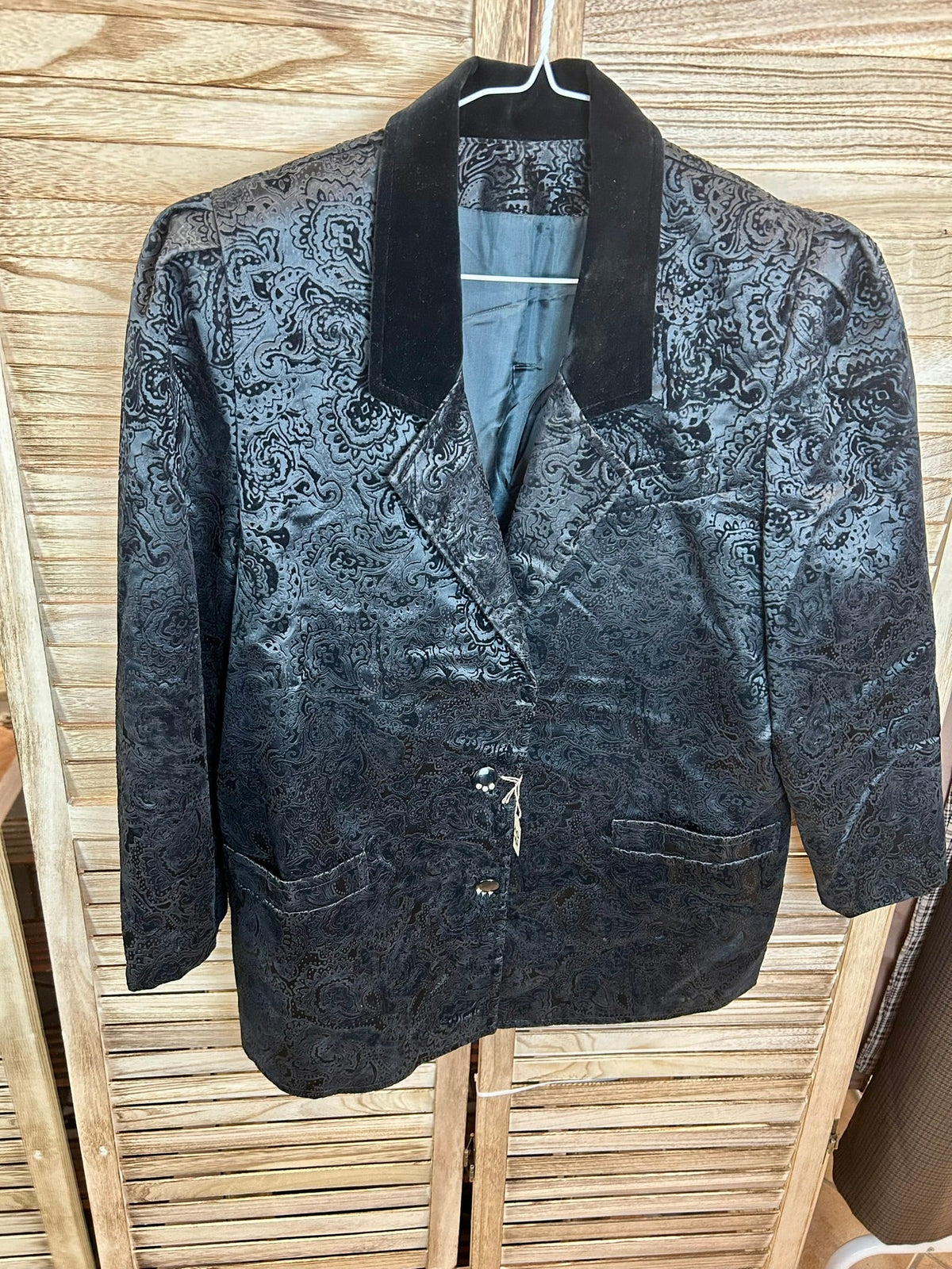 Vintage blazer μαύρο jacquard paisley βελούδινος γιακάς - ολόσωμη όψη μπροστά