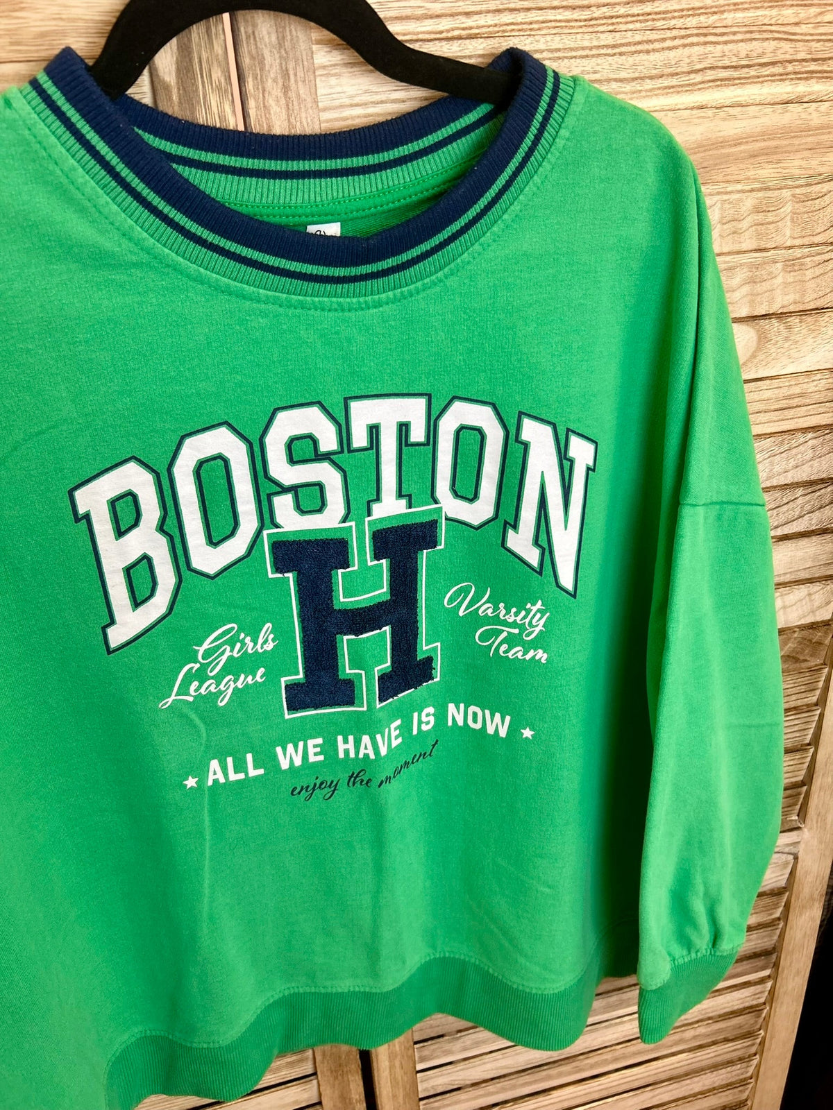 Vintage φούτερ Boston Varsity - λεπτομέρεια λαιμού και collar