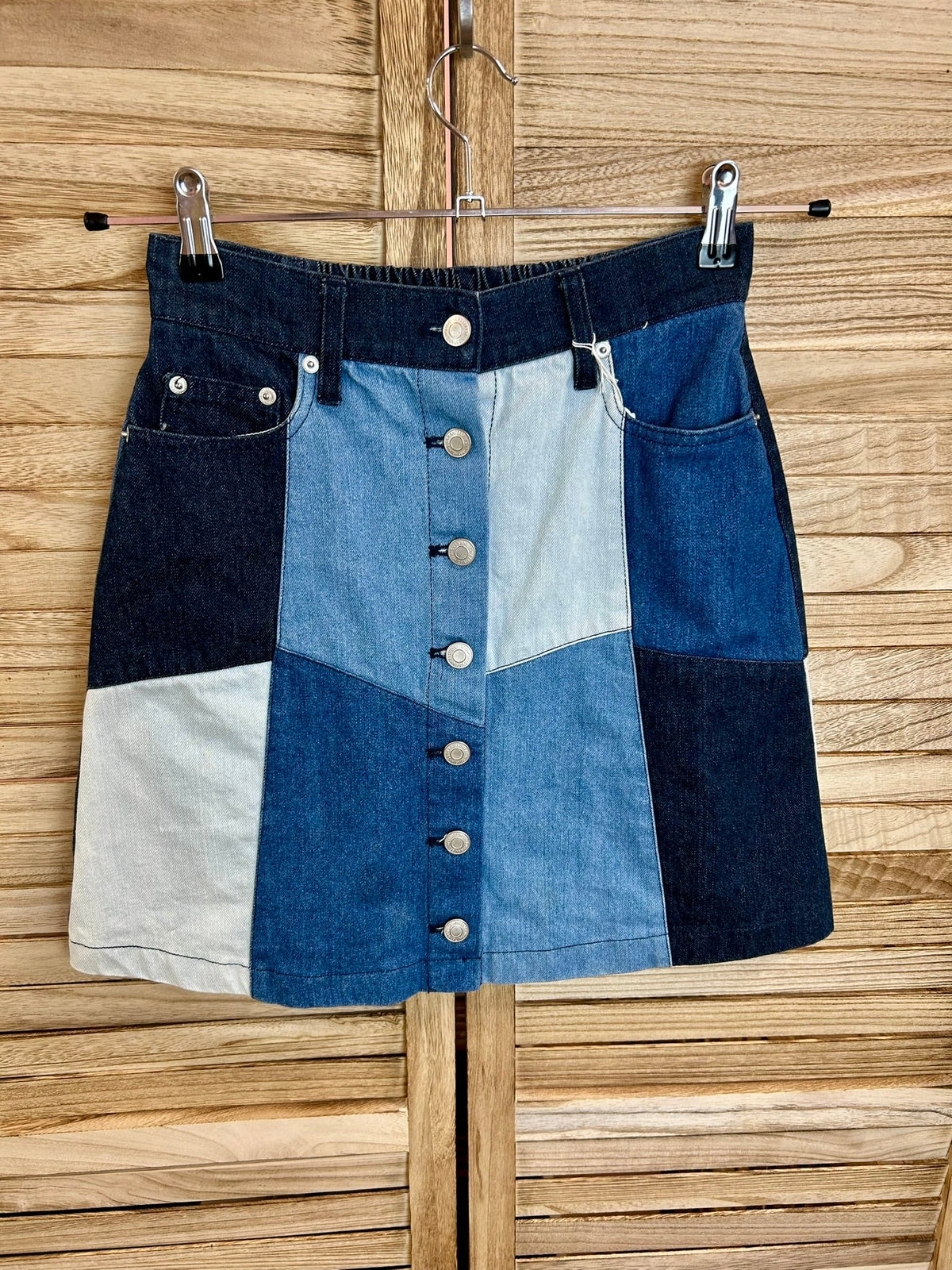 Τζιν patchwork mini φούστα με κουμπιά - μπροστινή όψη