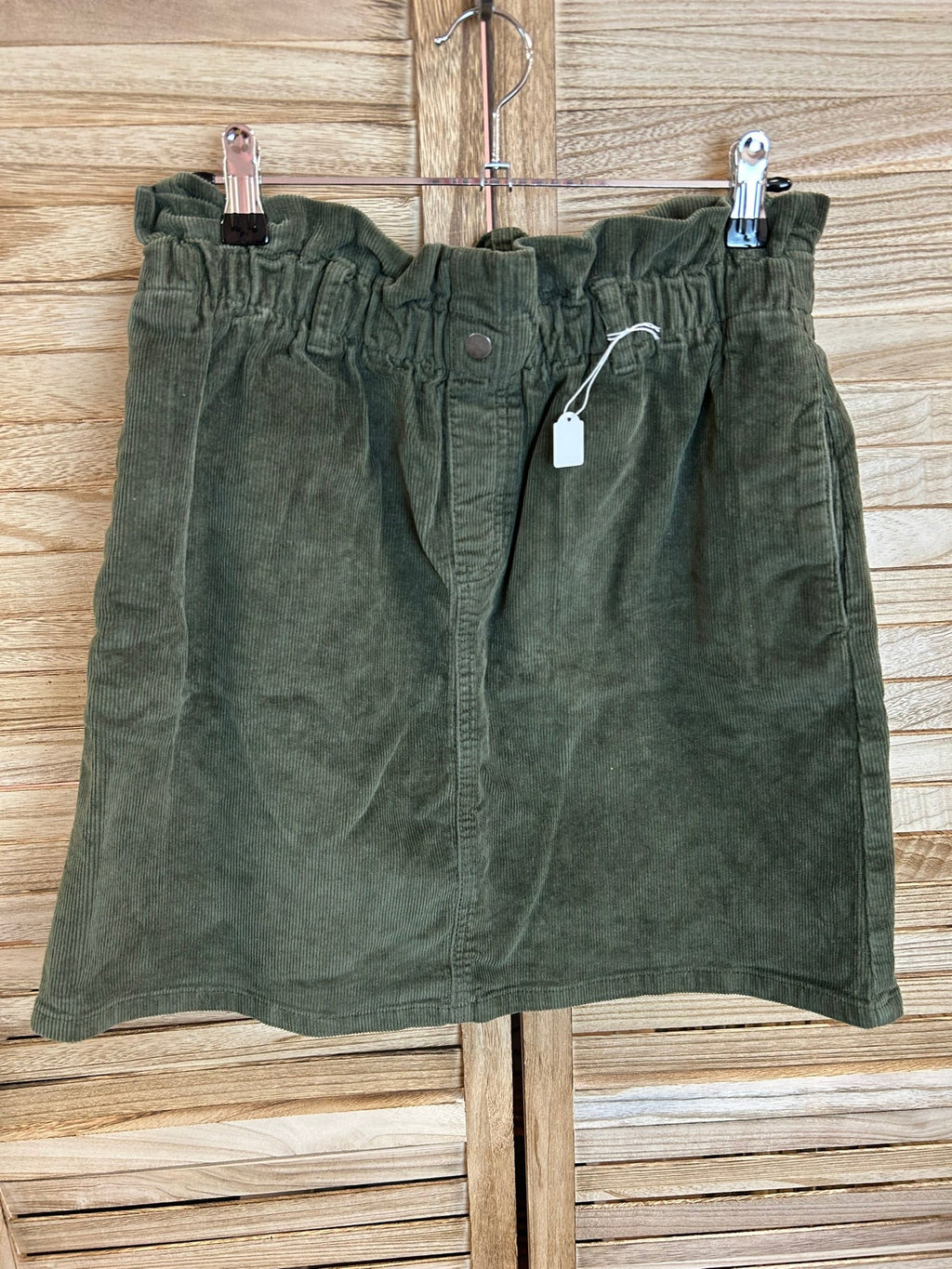 Πράσινη corduroy mini φούστα - ολόσωμη εμπρός