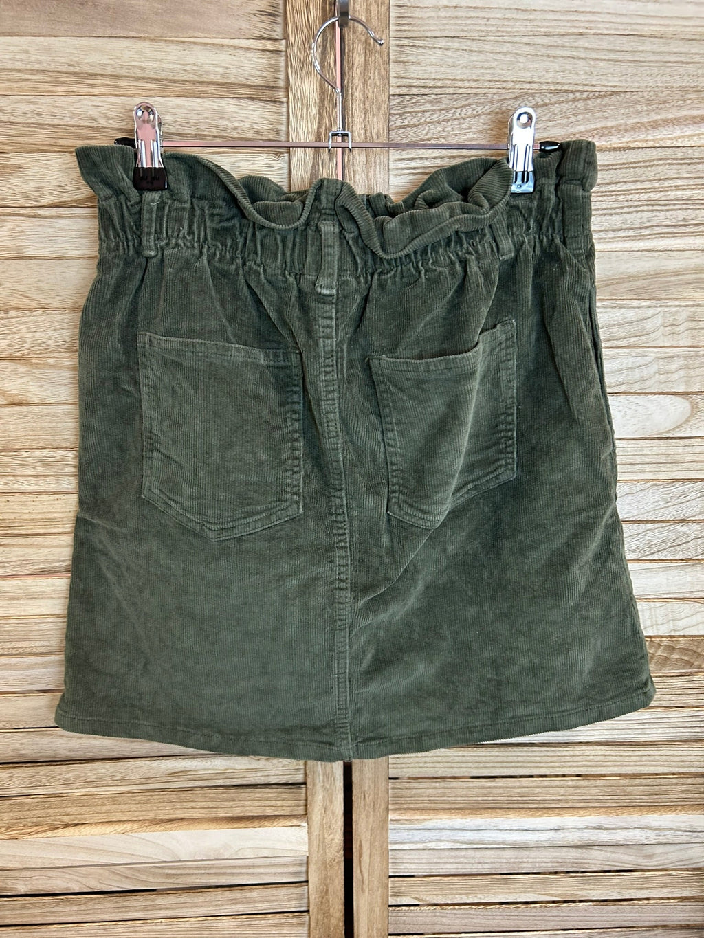 Πράσινη corduroy mini φούστα - πίσω όψη με τσέπες