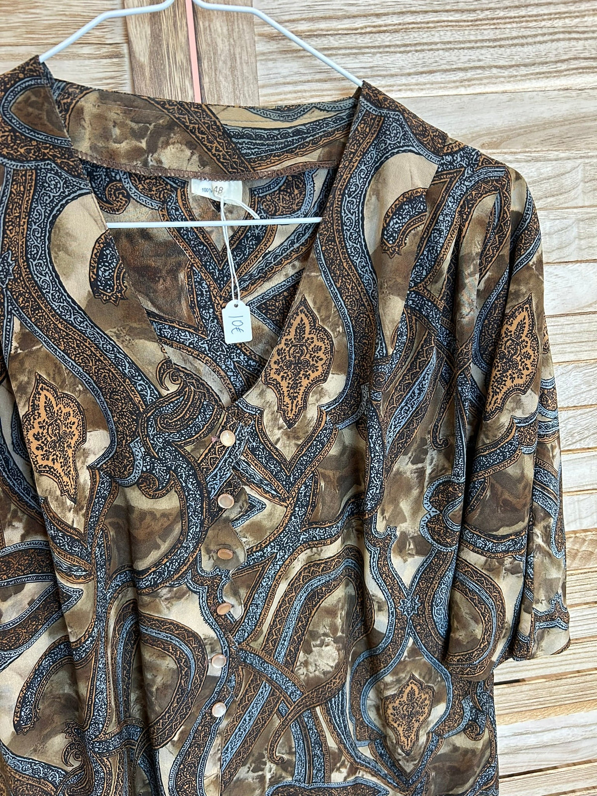 Vintage paisley μπλούζα - λεπτομέρεια λαιμόκοψης και κουμπιών