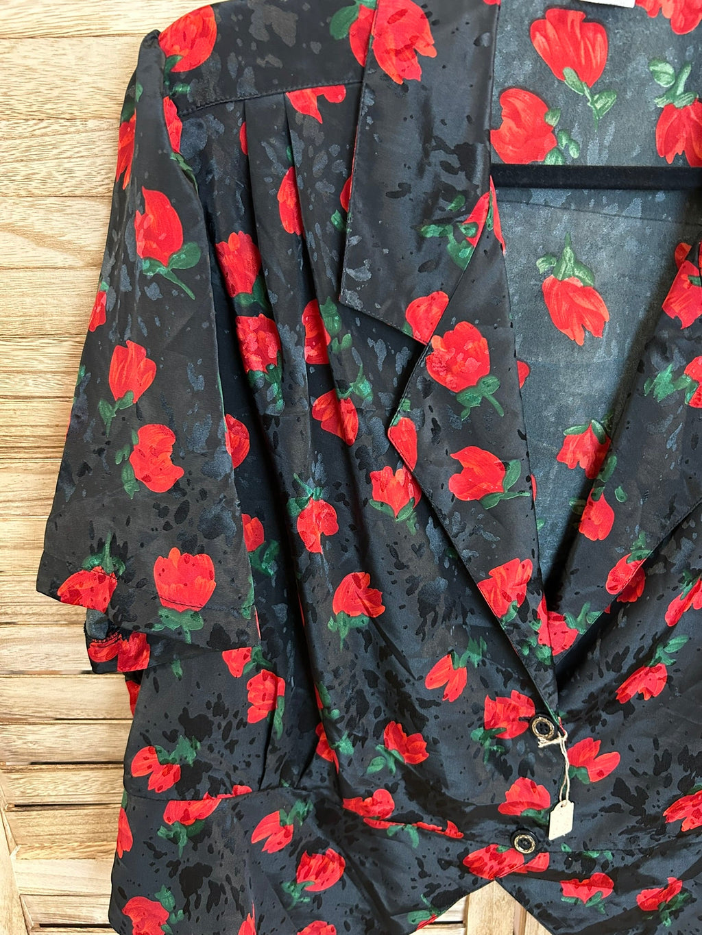 Vintage rose print μπλούζα - λεπτομέρεια στρωμάτων και κολαρακιού
