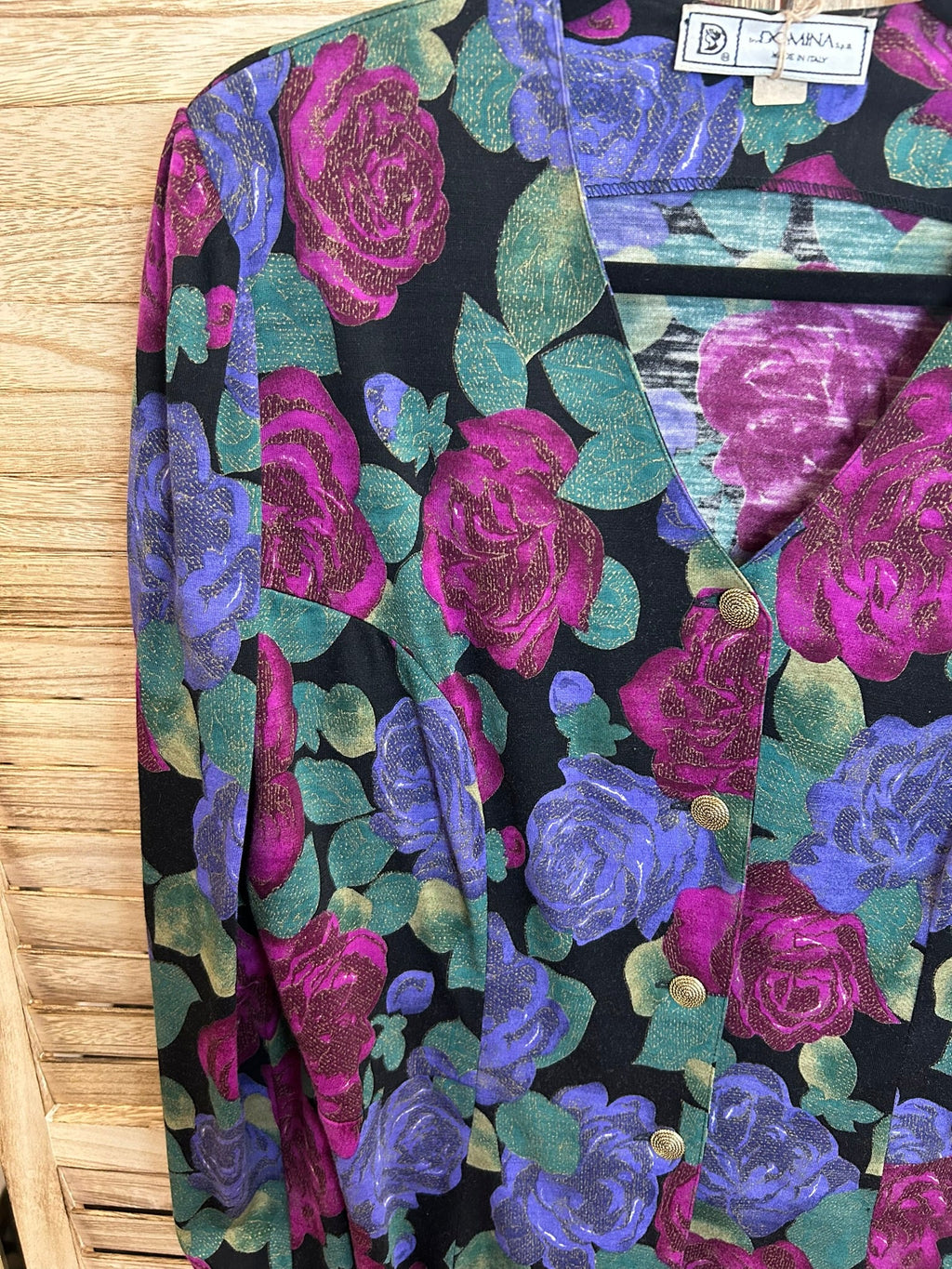 Vintage floral μπλούζα λεπτομέρεια κουμπιών